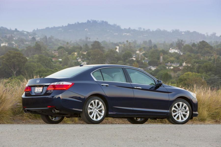  Honda Accord Touring Sedan 2013 года  (фото 2 из 19)